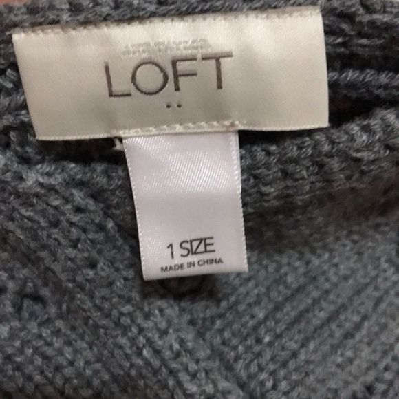 ANN TAYLOR LOFT Knit Gray Poncho - Picture 4 of 4